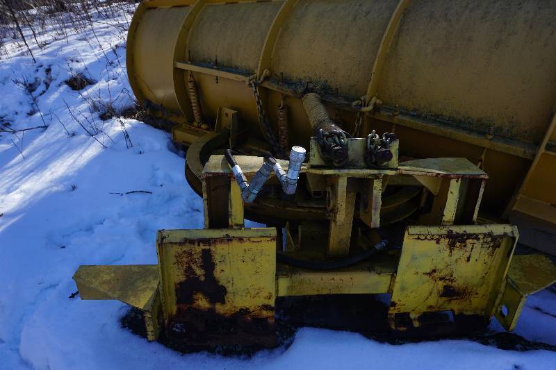 lot 7 image: Universal Mount Bobcat Skid Loader Skid Steer Heavy Duty 11 Tapered Snow Plow Attachment
