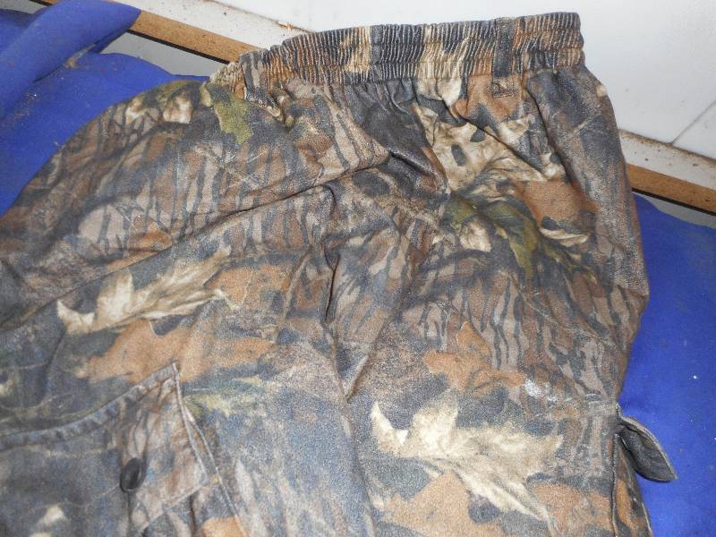 2 X LARGE CAMO HUNTING PANTS