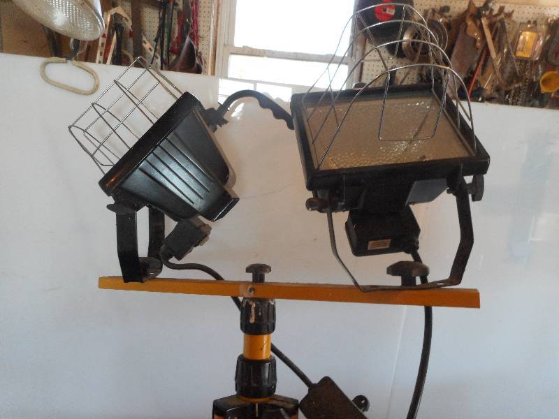 DUEL TRIPOD LIGHT