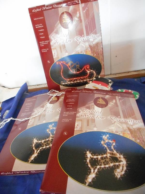 3 LIGHTED WINDOW DECORATION