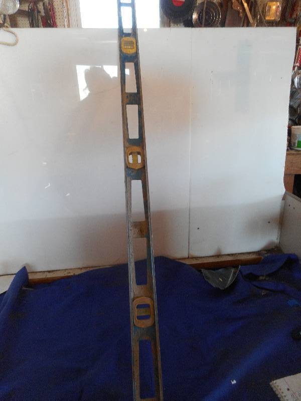4 FT ALUMINUM LEVEL
