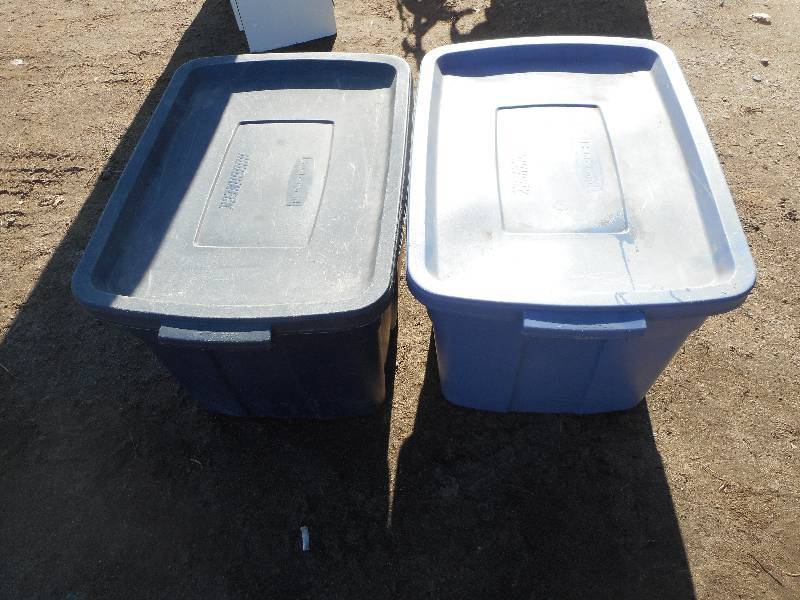 2 LARGE HEAVY DUTY RUBBER MAID TOTES