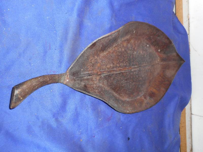 VINTAGE METAL LEAF TRAY