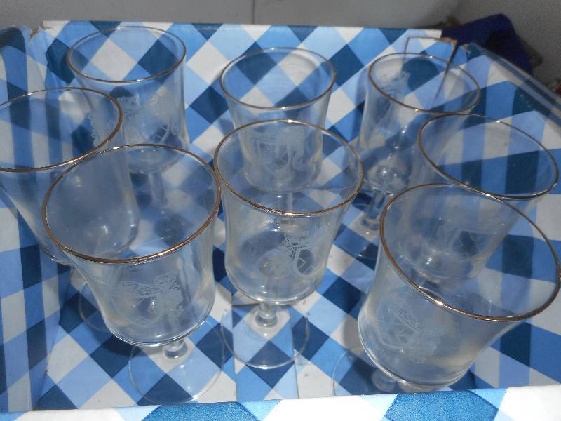 SET OF 8 GOLD RIMMED GLASSES