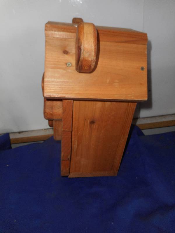 CEDAR LOIN BIRD HOUSE