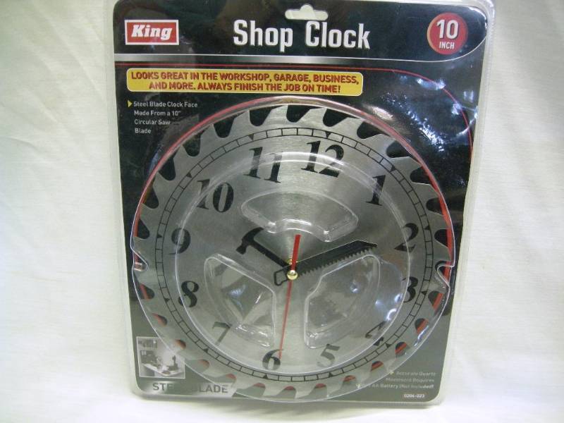 lot 50 image: King 10 Shop Clock