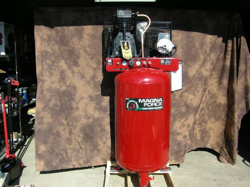 lot 25 image: Magna Force 80 Gallon Upright Air Compressor