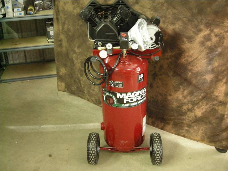 lot 6 image: Magna Force Portable Upright Air Compressor