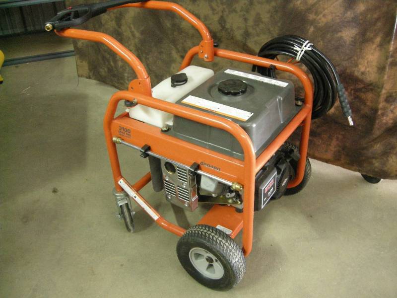 lot 32 image: Briggs & Stratton 900 Series Pressure Washer