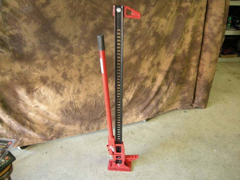 lot 78 image: 48 FarmBumper Jack