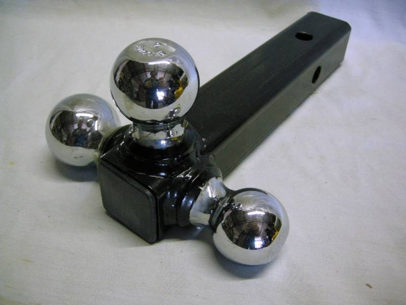 lot 87 image: 3 Ball Receiver Hitch