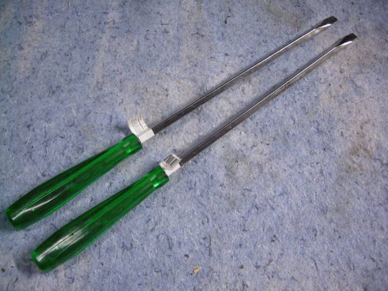 lot 133 image: 2 Large Regular Screwdrivers