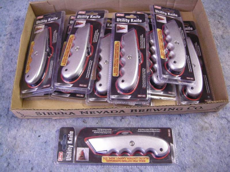 lot 159 image: 11 Utility Knives