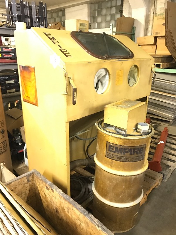 lot 18 image: Empire blast cabinet