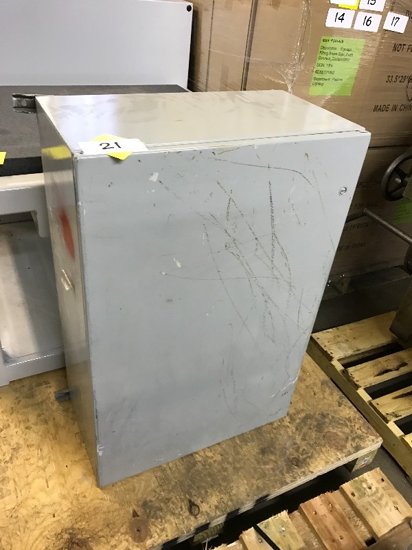 lot 21 image: Electrical cabinet