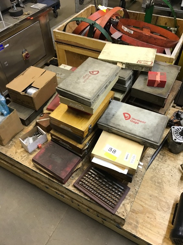 lot 38 image: Large lot of plug gages