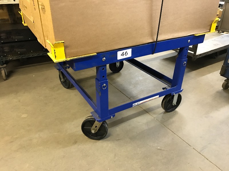 lot 46 image: Pallet cart