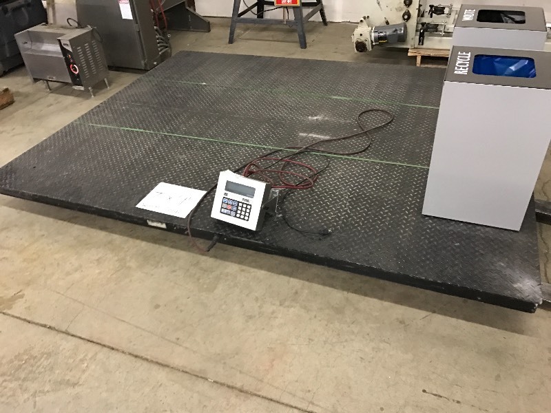 lot 1 image: Large platform scale