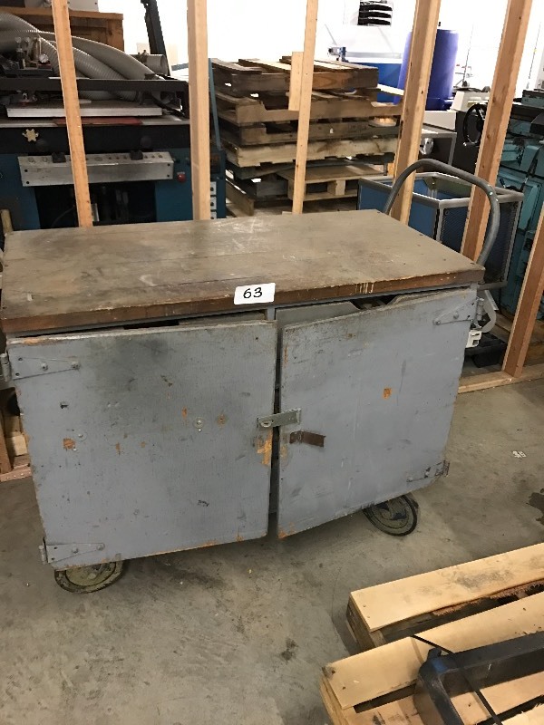 lot 63 image: Shop bench on wheels