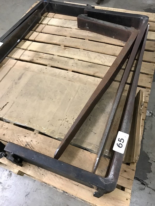 lot 65 image: Set of forklift forks