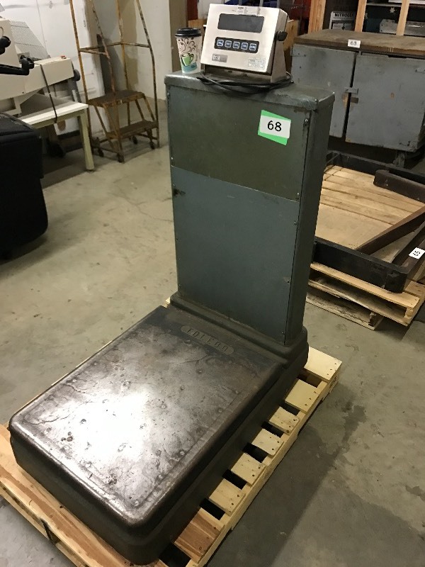 lot 68 image: Toledo scale with indicator.