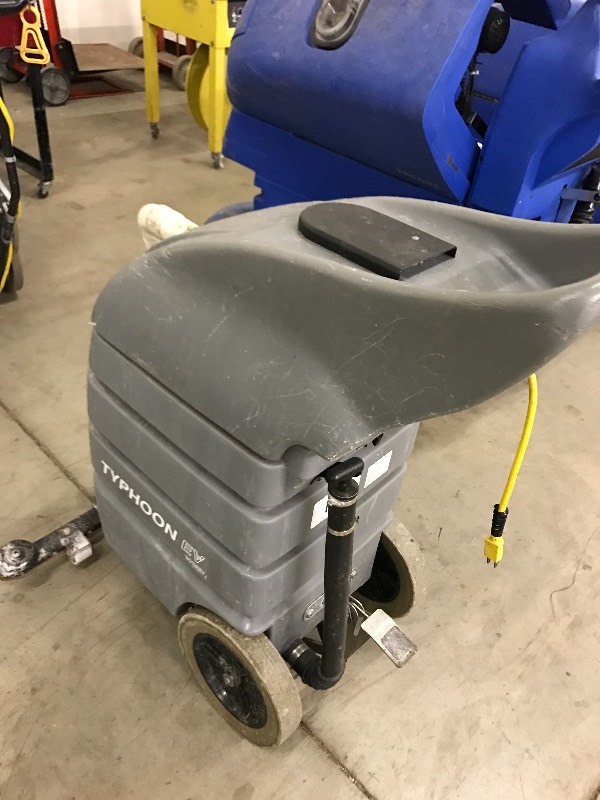 lot 110 image: Floor cleaner