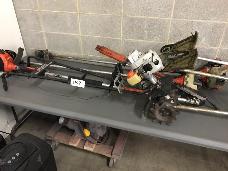 lot 137 image: Lot of outdoor trimmers