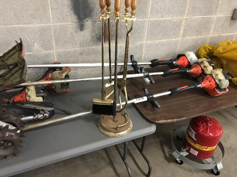 lot 138 image: Lot of outdoor trimmers