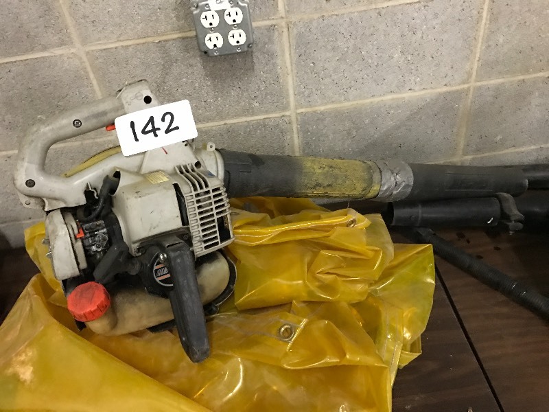 lot 142 image: Echo hand blower