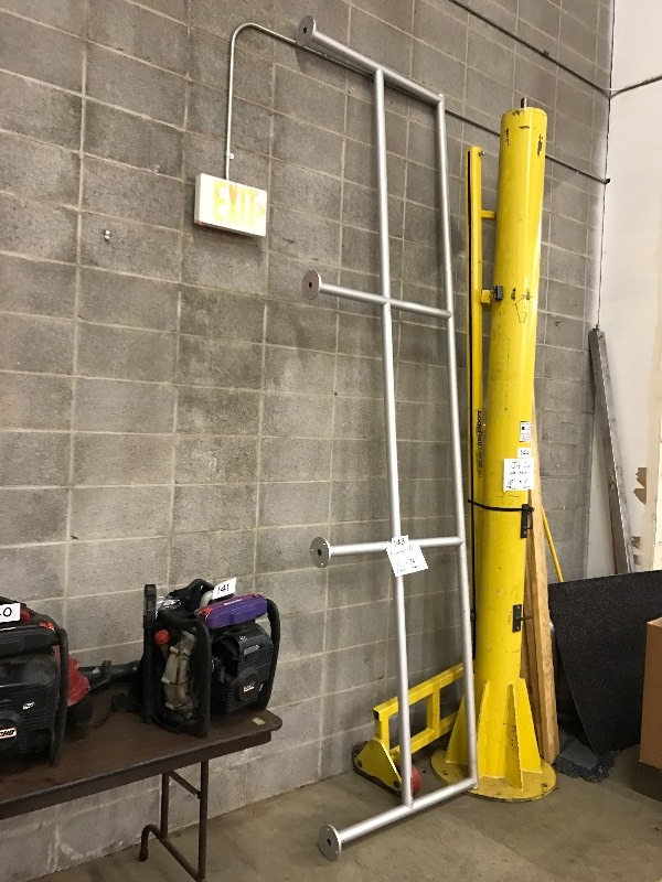 lot 143 image: Long aluminum railing