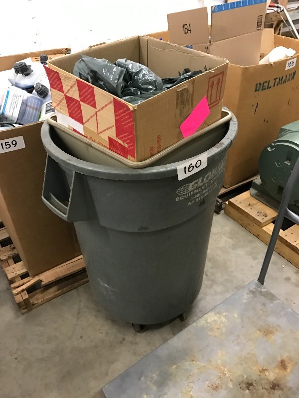 lot 160 image: Rubbermaid garbage can on wheels