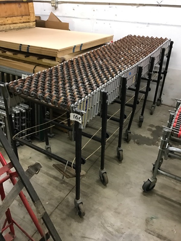 lot 166 image: Flexible skate wheel conveyor