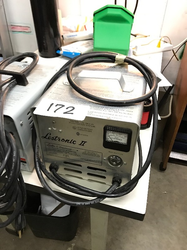 lot 172 image: Battery charger