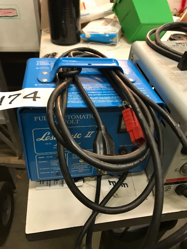 lot 174 image: Battery charger