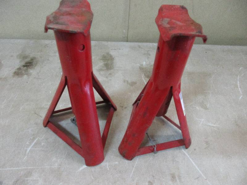 2 jack stands