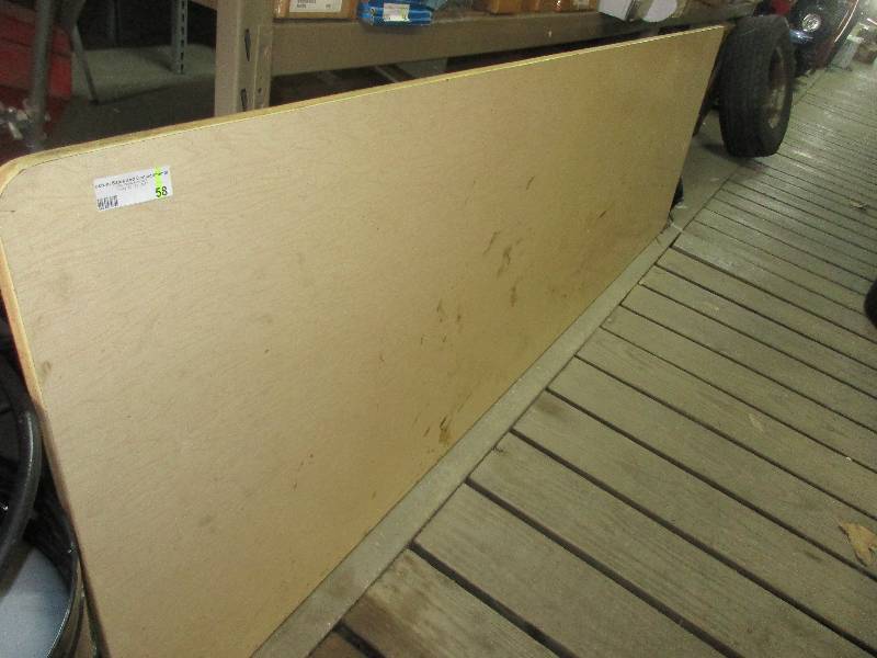 7 table w folding legs