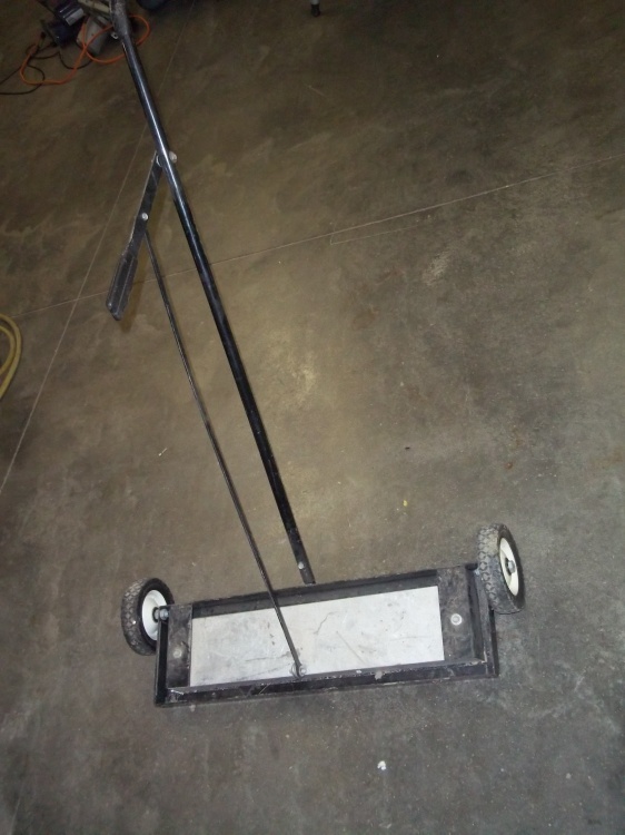 lot 68 image: Magnet sweeper