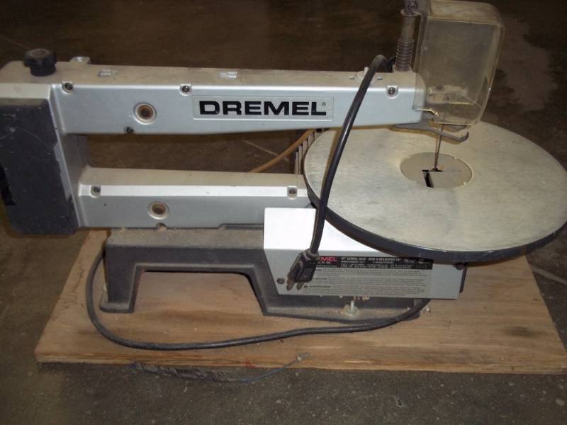 lot 69 image: Dremel scroll saw