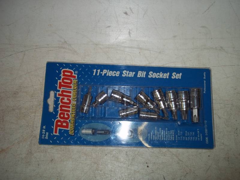 lot 75 image: 11 Piece Star socket set