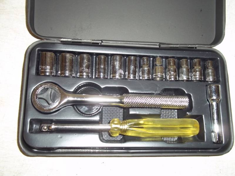 lot 83 image: 14 Socket Set