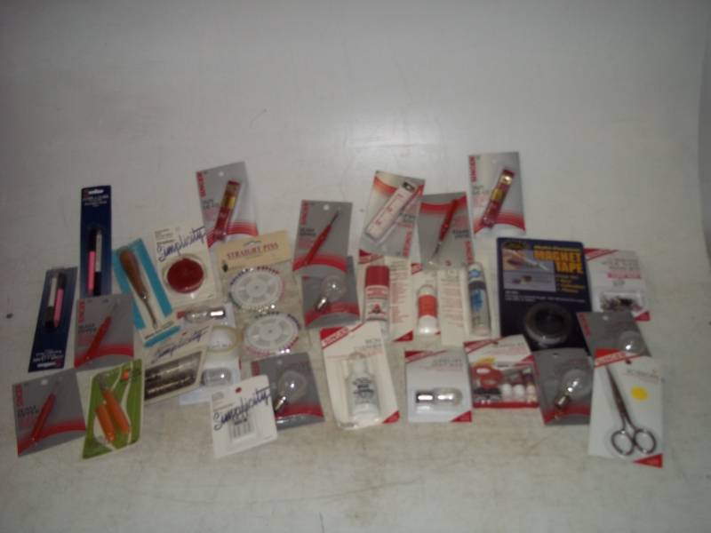 lot 91 image: Sewing Supplies