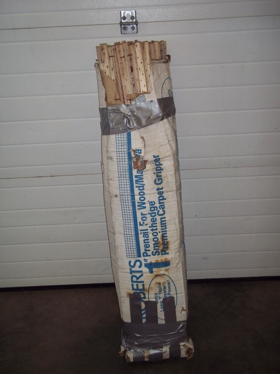 lot 113 image: Box of Carpet tac strip 240