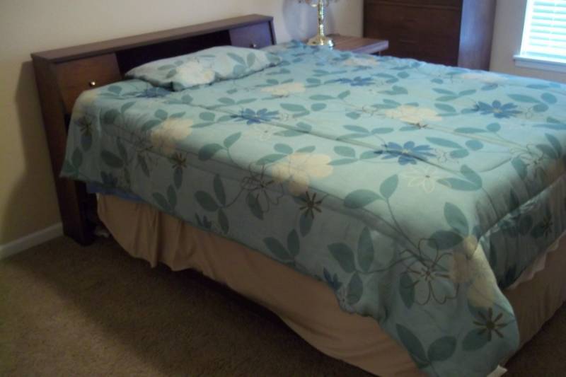 lot 3 image: Queen Headboard with bedding pillows and Free Mattress