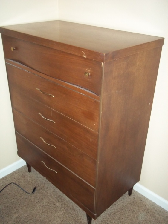 lot 4 image: 3 Drawer Dresser matches Item # 6