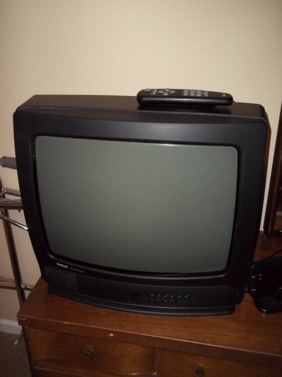 lot 134 image: RCA 20 TV with 2 Alarm Clocks and remote