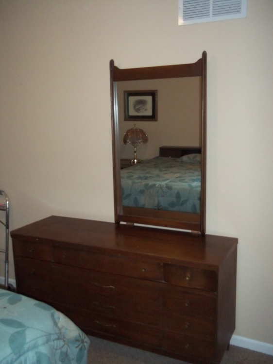 lot 6 image: 6 Drawer Dresser matches Item # 4