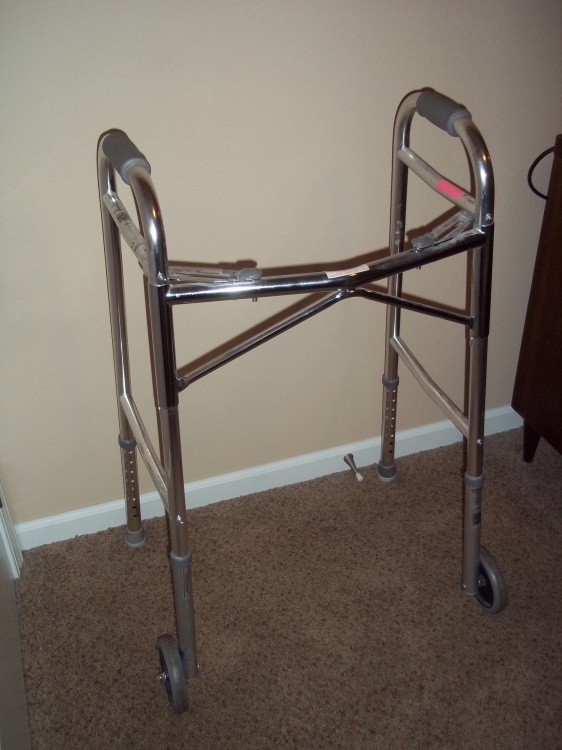 lot 9 image: Folding Walker