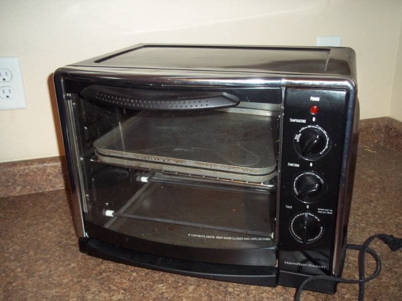 lot 39 image: Hamilton Beach Toaster Oven