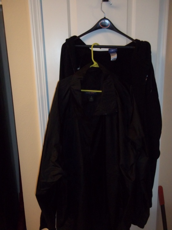 lot 45 image: Windbreaker 4XLT and Sweatshirt 5X