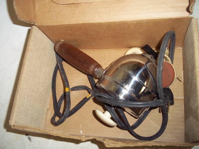 lot 136 image: Vintage Eskimo Two Speed Vibrator Model 750
